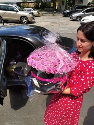 101 рожева троянда в коробці - замовити в ProFlowers.ua