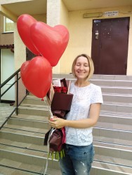 Доставка по Україні - 25 червоних троянд в коробці "Закоханість"