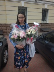 Доставка по Україні - Квіти в коробці "Чарівність!"