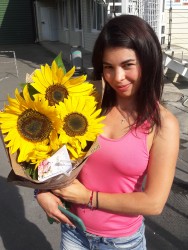 Bouquet of 5 sunflowers - fast delivery from ProFlowers.ua