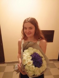 Доставка по Украине - Букет белых роз и гортензий "Голубоглазая"