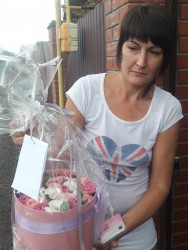 Delivery in Ukraine - Box with a pink rose "Strawberry rendezvous"