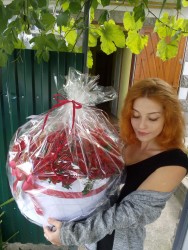 Order with delivery - 101 red roses in the box "Unforgettable!"