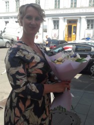 Воздушный букет из кустовых роз и орхидей - купить в магазине цветов ProFlowers.ua