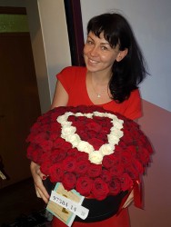 Доставка по Україні - 101 червона троянда в коробці "Незабутньою!"