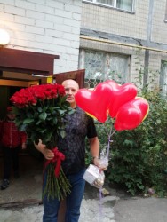 Купить с доставкой - Букет из 51 красной метровой украинской розы