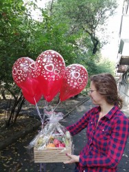 5 красных воздушных шаров с сердцами - заказать в ProFlowers.ua