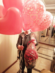 5 красных воздушных шаров с сердцами - от ProFlowers.ua