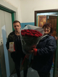 1 Meter Ukrainian red roses by the piece - from ProFlowers.ua