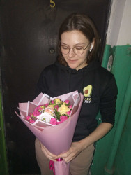Доставка по Україні - Букет кущових троянд "Колиска"
