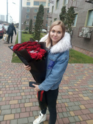 Доставка по Україні -  25 червоних метрових троянд