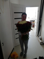 Букет из 101 красной и белой розы сердцем - купить в магазине цветов ProFlowers.ua