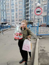 Delivery in Ukraine - Bouquet of flowers and chocolates in the shape of heart
