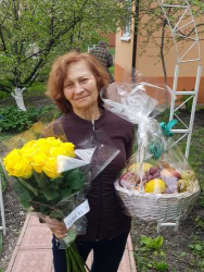 Доставка по Україні - 15 жовтих троянд