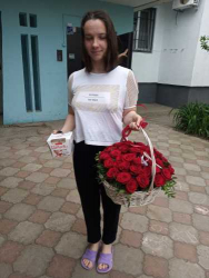 Доставка по Украине - Корзина "51 алая роза"