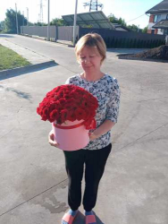 Delivery in Ukraine - 101 red roses in a box "Tenderness"