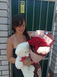 Delivery in Ukraine - 25 imported Dutch roses "Freedom"
