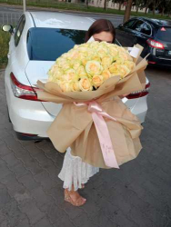 Order with delivery - Bouquet of cream roses "Sense of lightness"