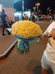 Delivery in Ukraine - Bouquet of cream roses "Sense of lightness"