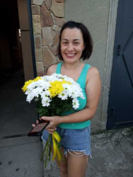 Delivery in Ukraine - Bouquet of chrysanthemums "Cheerful smile"